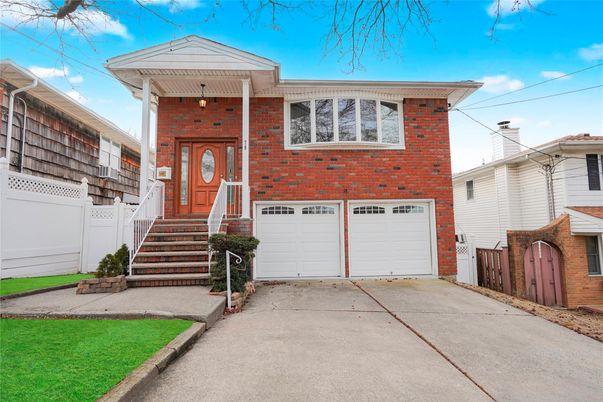Attached, Exterior, Facade, Brick Facade, Raised Ranch