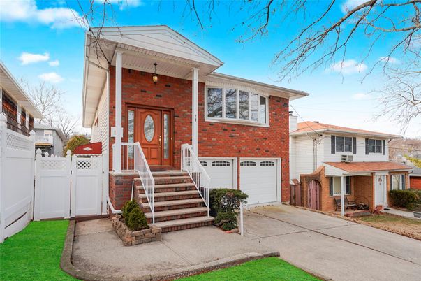 Attached, Exterior, Facade, Brick Facade, Raised Ranch