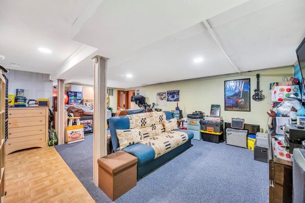 Fitness Equipment, Interior, Recessed Lighting, Wood Texture Flooring