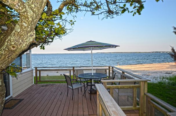 Exterior, Lake