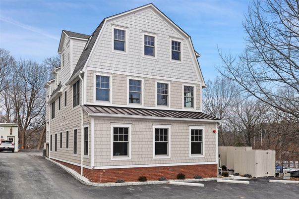 Exterior, Facade, Farmhouse