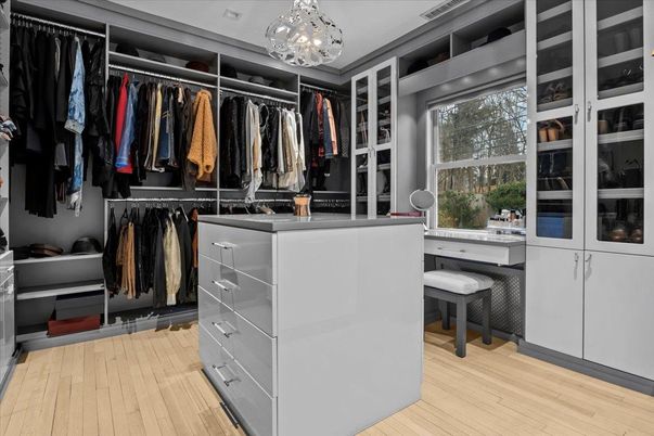 Interior, Pendant Lights, Walk-in Closets, Wood Texture Flooring
