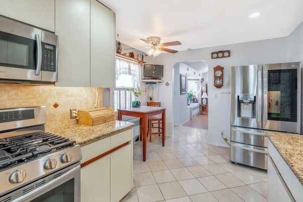 Dining room, Interior, Kitchen, Recessed Lighting, Stainless Steel Appliances
