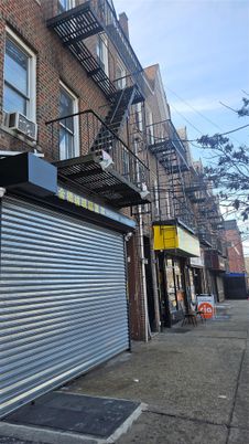 Exterior, Facade, Brick Facade, Rowhouse