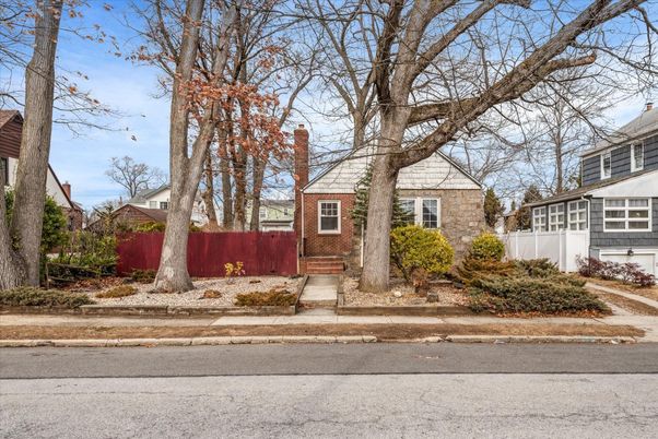 Exterior, Facade, Brick Facade, Cape Cod