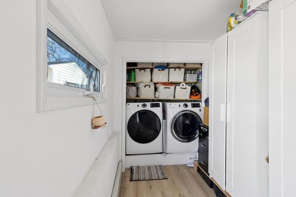 Interior, Utility Closets, Washer, Wood Texture Flooring