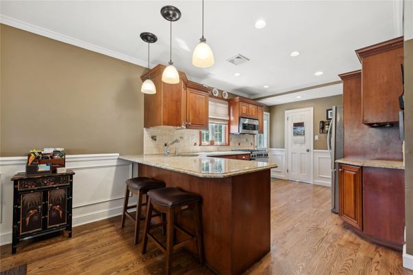 Interior, Kitchen, Pendant Lights, Recessed Lighting, Wood Texture Flooring