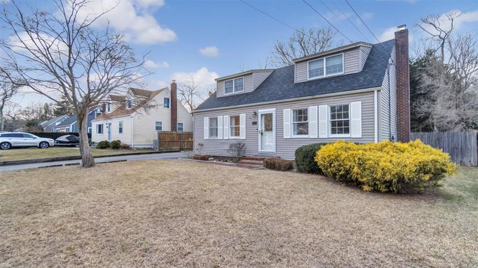 Exterior, Facade, Cape Cod