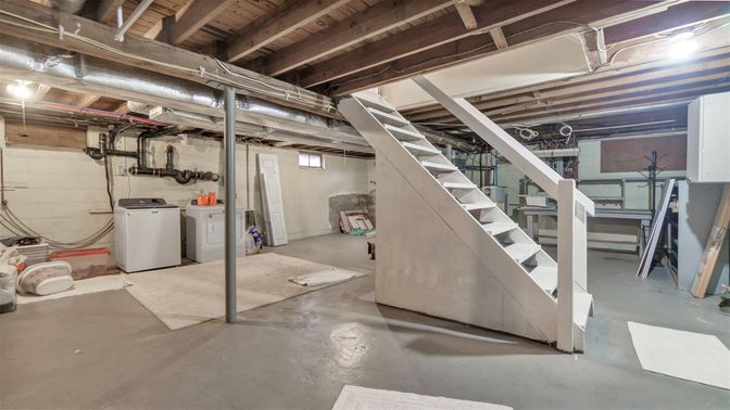 Interior, Washer, Wooden Beams