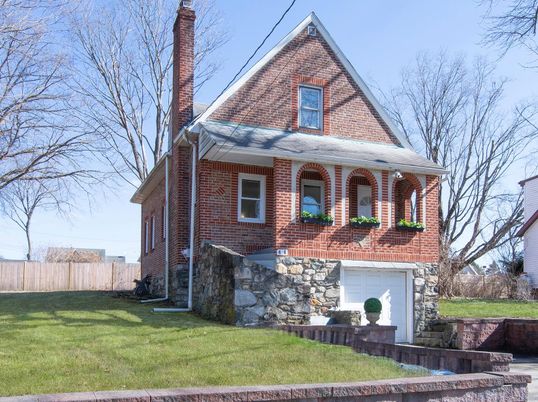 Exterior, Facade, Brick Facade, Queen Anne Victorian
