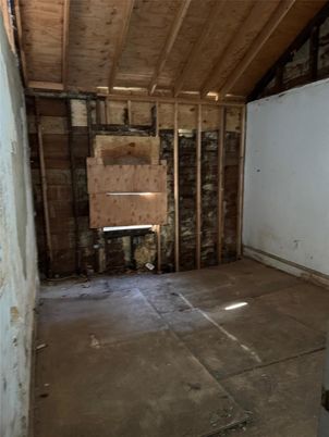 Empty room, Interior, Wooden Beams, Wooden Ceilings