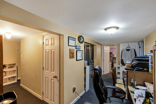Home Office, Interior