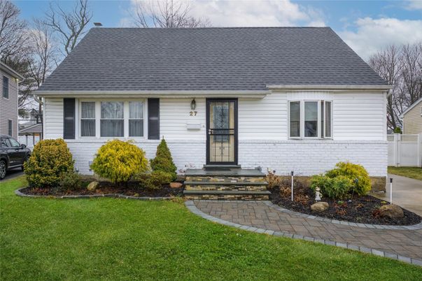 Exterior, Facade, Cape Cod