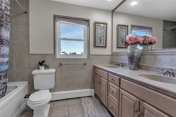 Bathroom, Dual Sink Vanities, Interior, Recessed Lighting