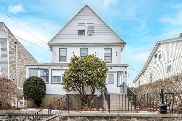 Exterior, Facade, Queen Anne Victorian