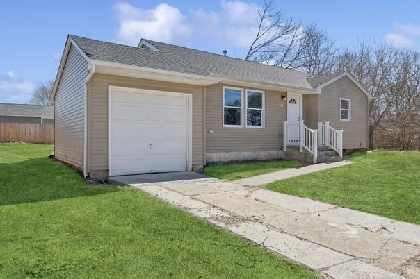 Attached, Exterior, Facade, Cape Cod