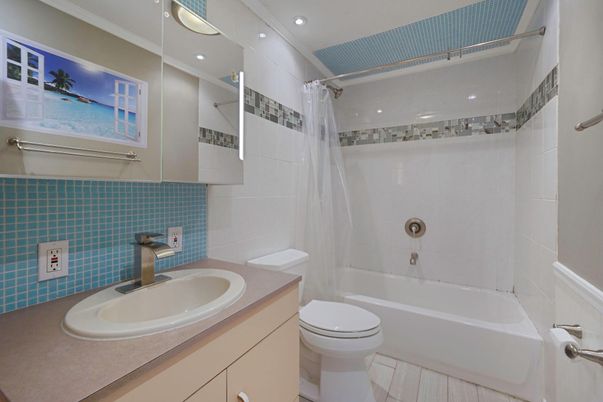 Bathroom, Interior, Recessed Lighting