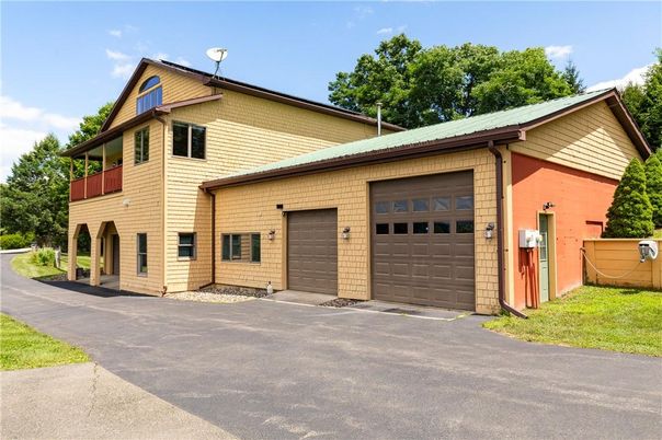 Attached, Exterior, Facade, Brick Traditional