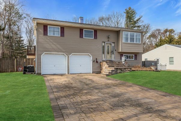Attached, Exterior, Facade, Raised Ranch