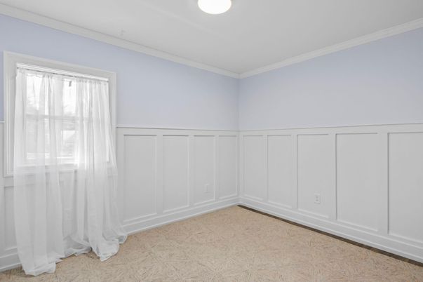 Empty room, Interior