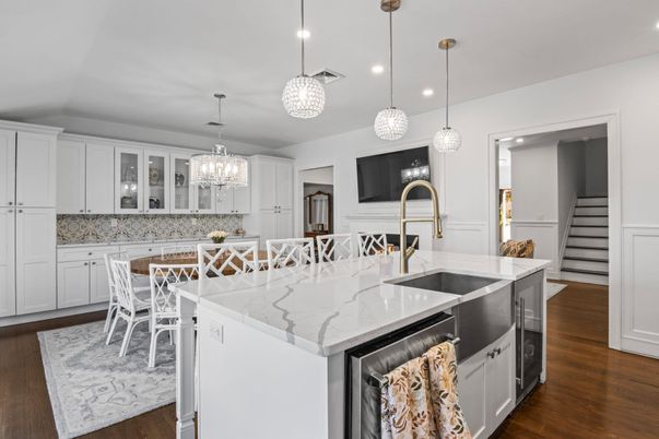 Chandelier, Dining room, Interior, Kitchen, Pendant Lights, Recessed Lighting, Stainless Steel Appliances, Wood Texture Flooring
