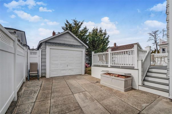 Detached Garage, Exterior