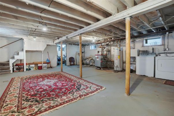 Interior, Washer, Wooden Beams