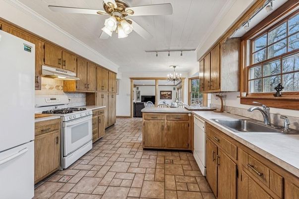 Chandelier, Interior, Kitchen