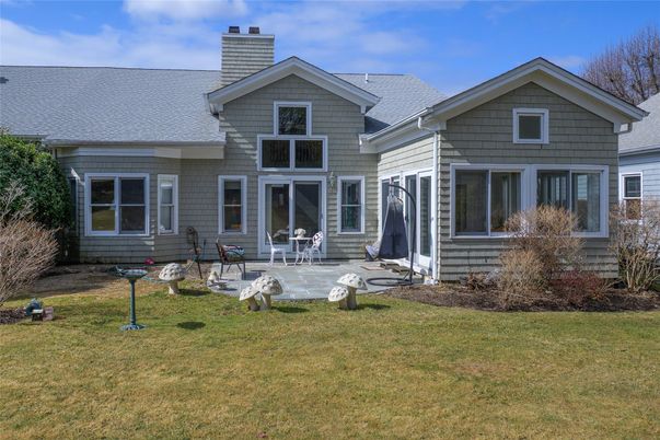 Exterior, Facade, Farmhouse