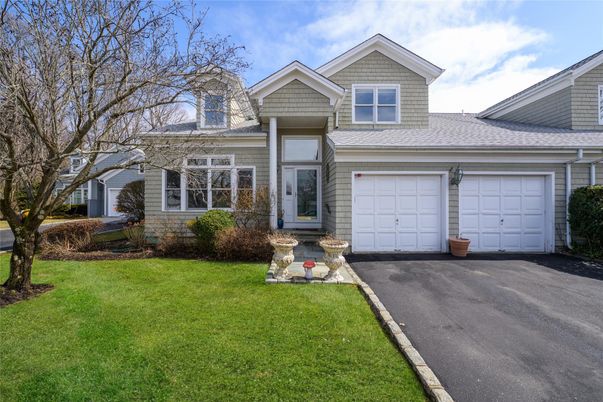 Attached, Exterior, Facade, American Craftsman