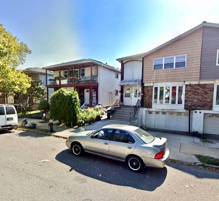 Attached, Exterior, Facade, Brick Facade, Raised Ranch
