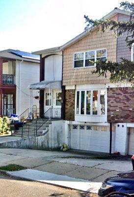 Attached, Exterior, Facade, Brick Facade, Rowhouse