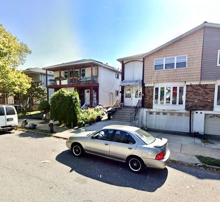 Attached, Exterior, Facade, Brick Facade, Raised Ranch