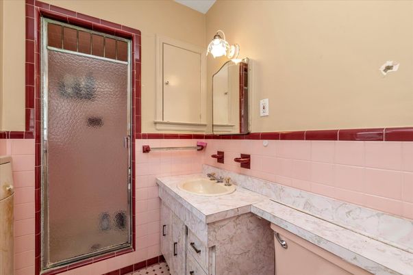 Bathroom, Interior, Tile Countertops