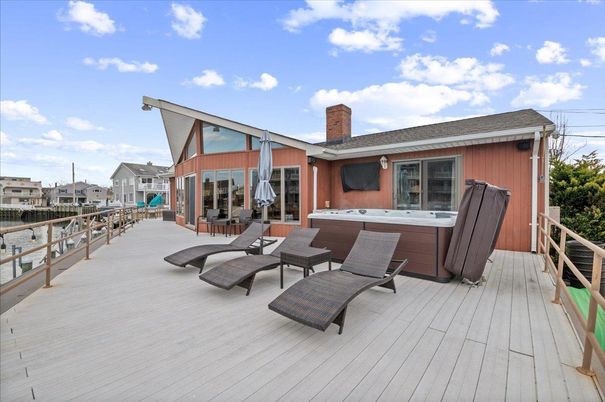 Exterior, Hot Tub