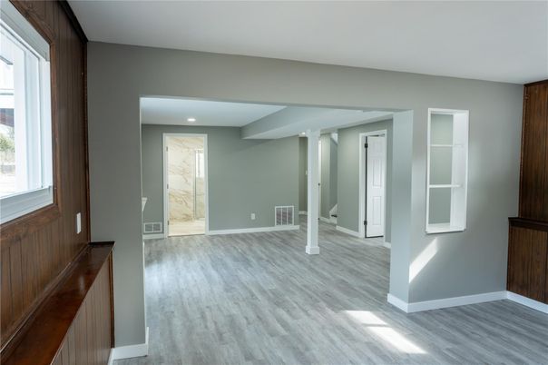 Empty room, Interior, Recessed Lighting, Wood Texture Flooring