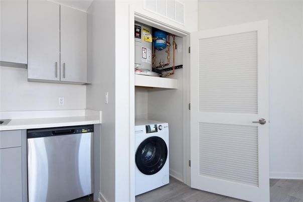 Interior, Utility Closets, Washer, Wood Texture Flooring