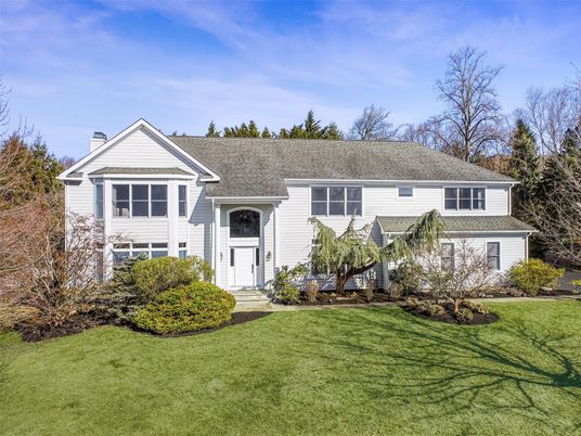 Attached, Exterior, Facade, Cape Cod