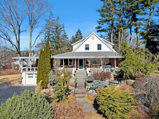Attached, Exterior, Facade, Brick Facade, Log Home