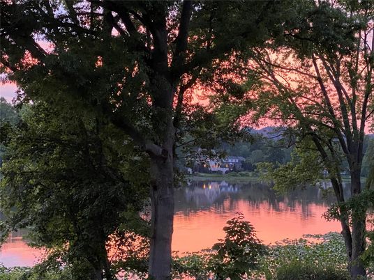 Exterior, Lake