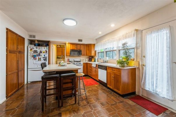 Dining room, Interior, Kitchen, Recessed Lighting, Stainless Steel Appliances