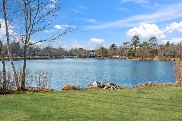 Exterior, Lake