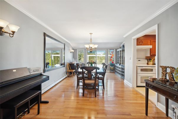 Chandelier, Dining room, Interior, Piano, Wood Texture Flooring