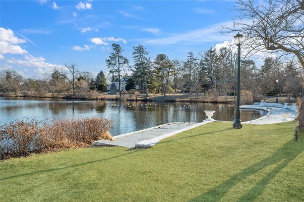 Exterior, Lake