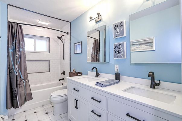 Bathroom, Dual Sink Vanities, Interior