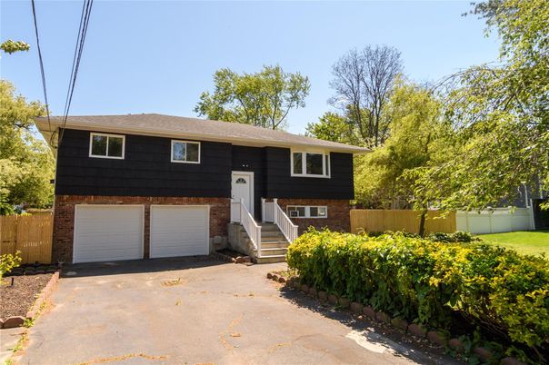 Attached, Exterior, Facade, Brick Facade, Raised Ranch