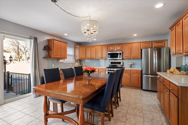 Chandelier, Dining room, Interior, Kitchen, Recessed Lighting, Stainless Steel Appliances