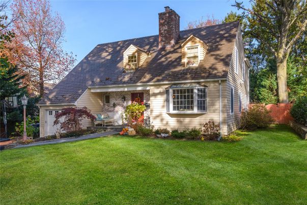 Attached, Exterior, Facade, Cape Cod