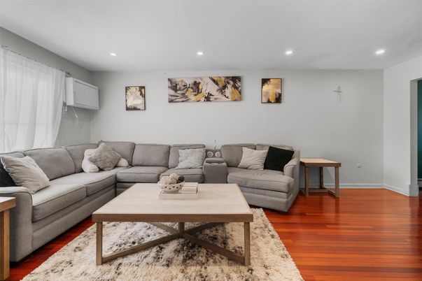 Interior, Living room, Recessed Lighting, Wood Texture Flooring