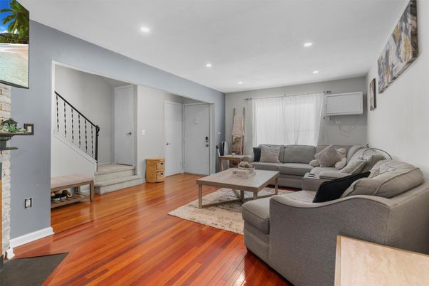 Interior, Living room, Recessed Lighting, Wood Texture Flooring